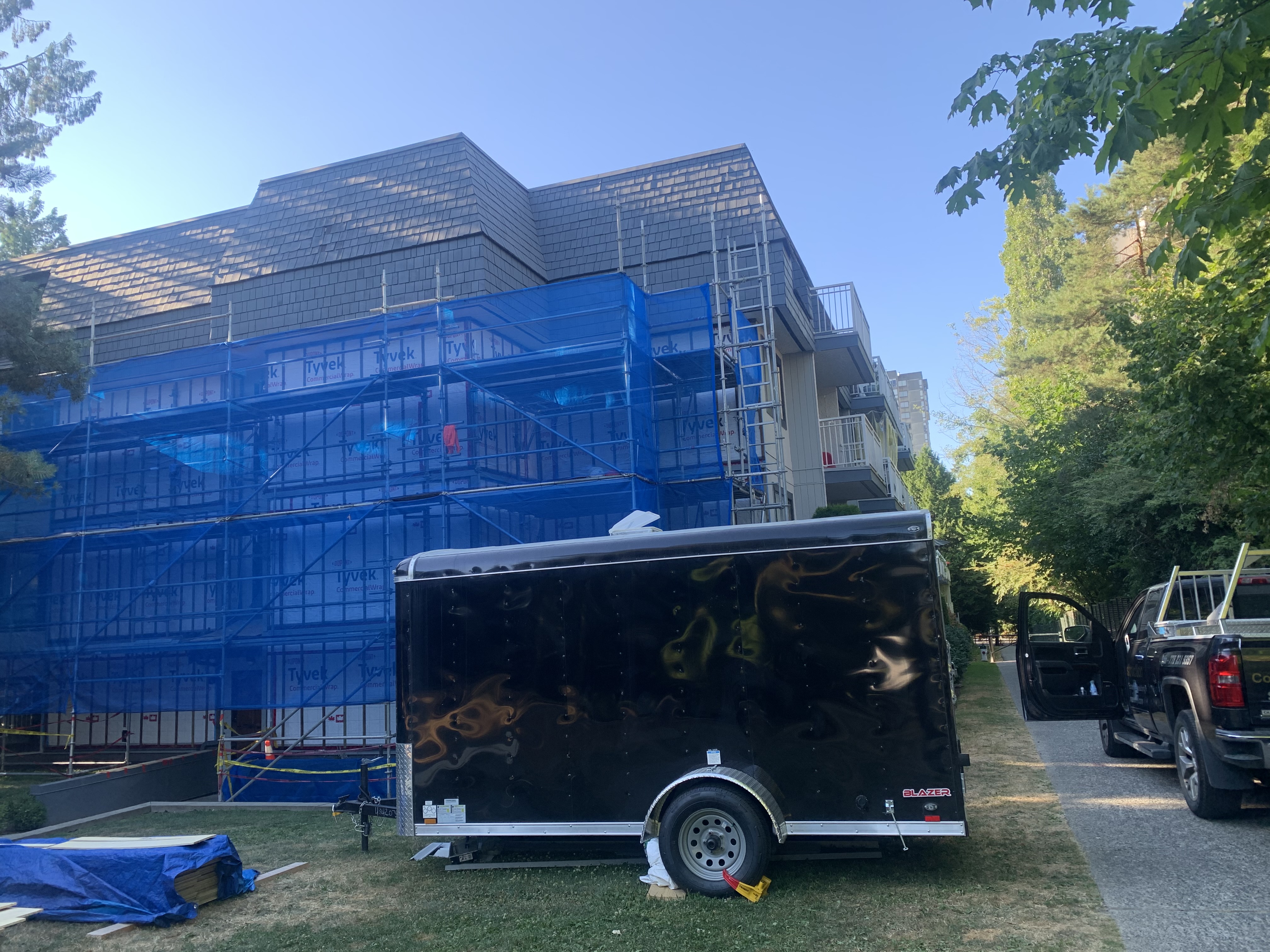 Hardie siding replacement on a multi-residential building